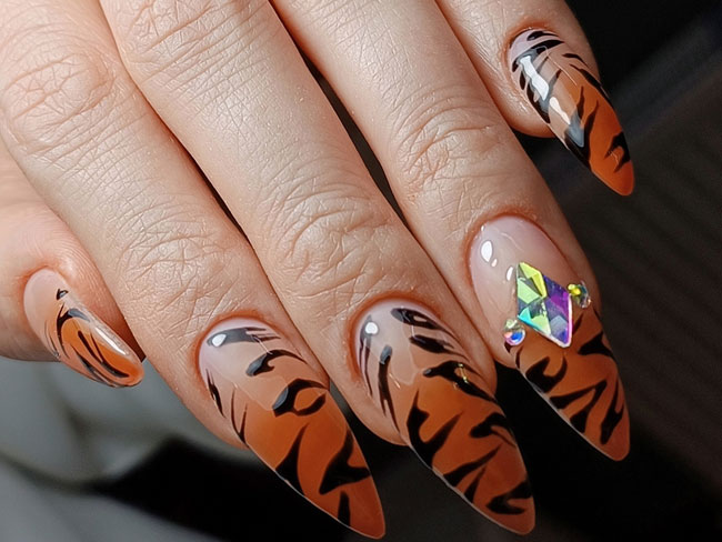 مانیکور و پدیکور ناخن در مارلیک